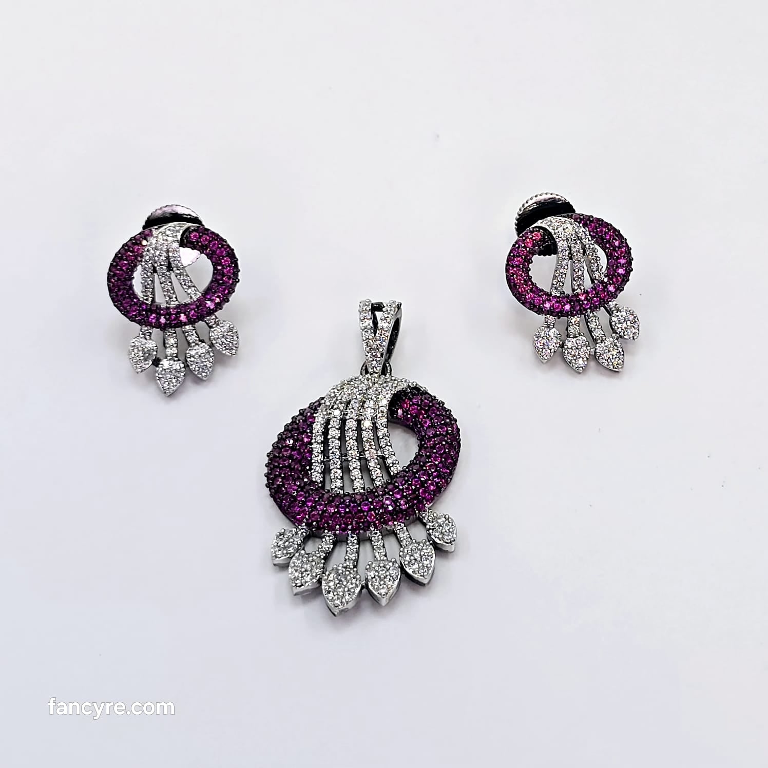 The Ozias Blackgold A.D Pendant Earring