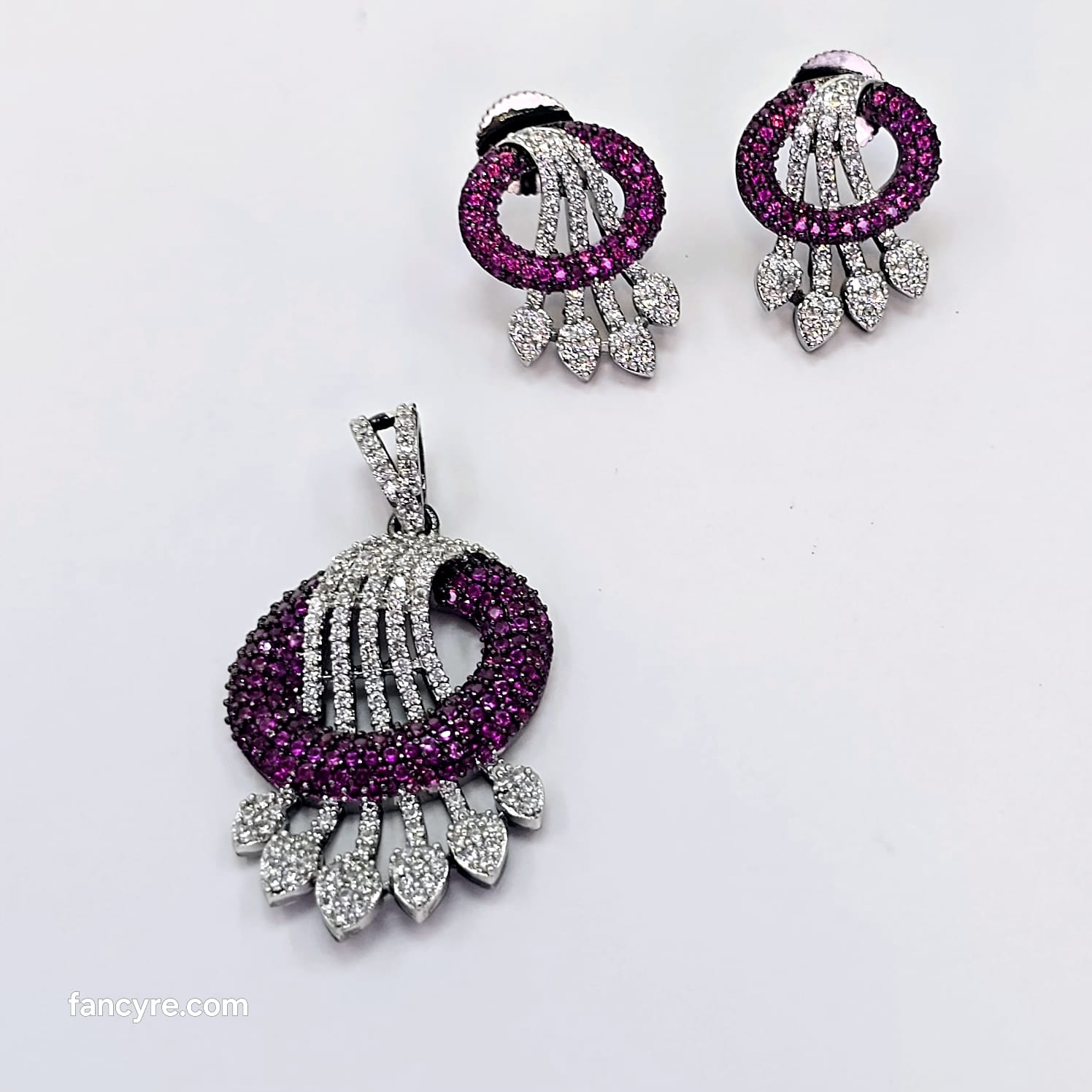 The Ozias Blackgold A.D Pendant Earring