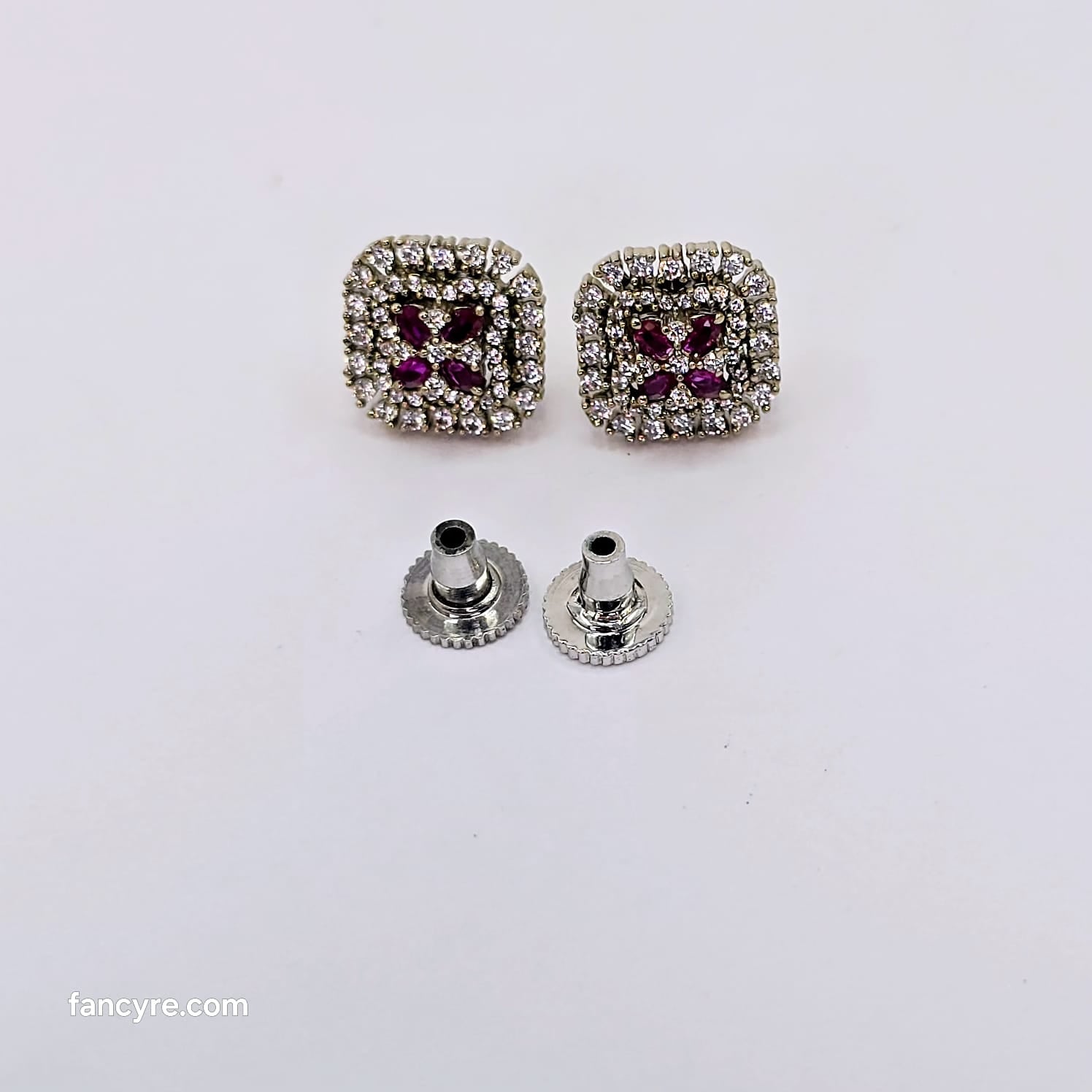 The Noliya Victorian Polish Pendant Earring