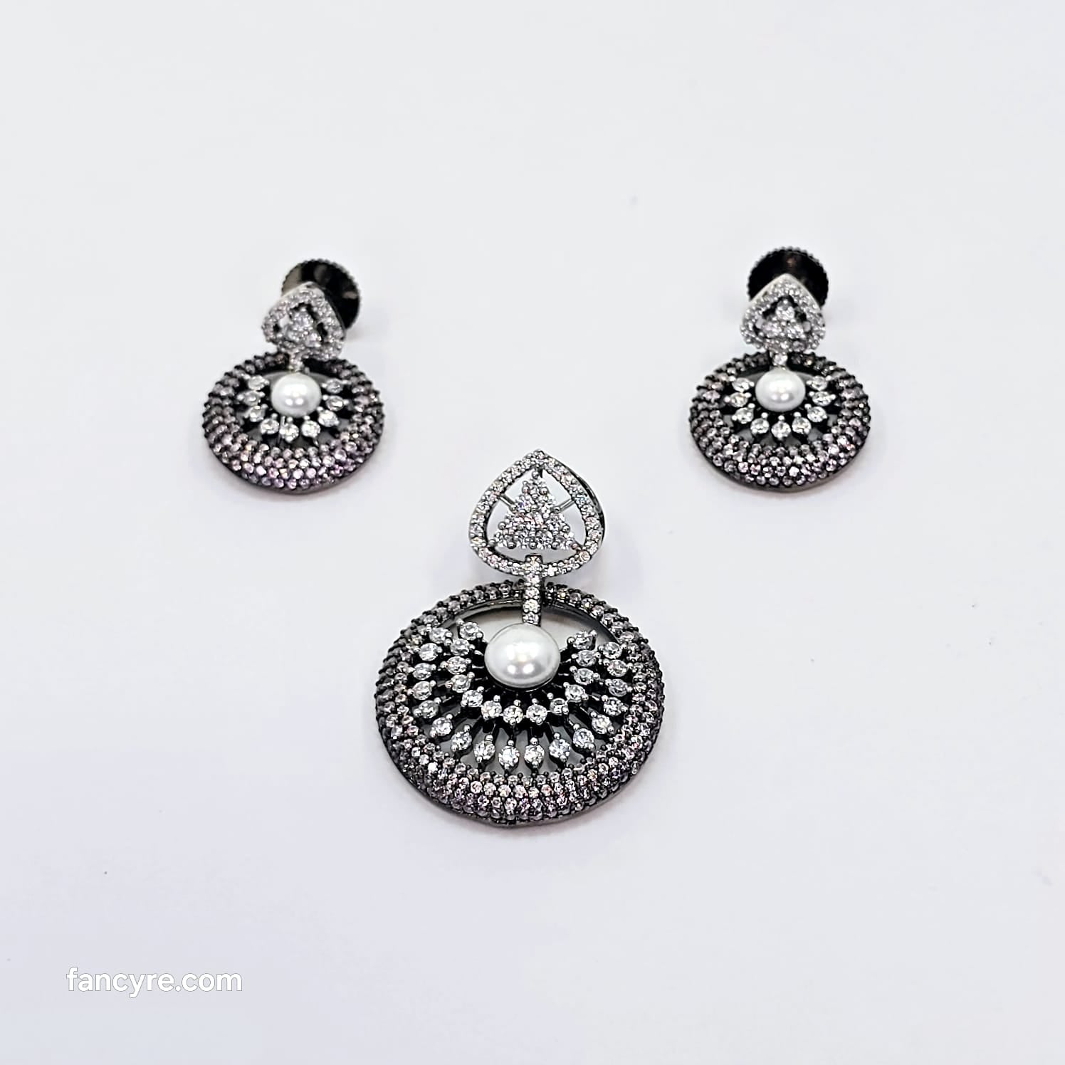 The Saraya Blackgold A.D Pendant Earring