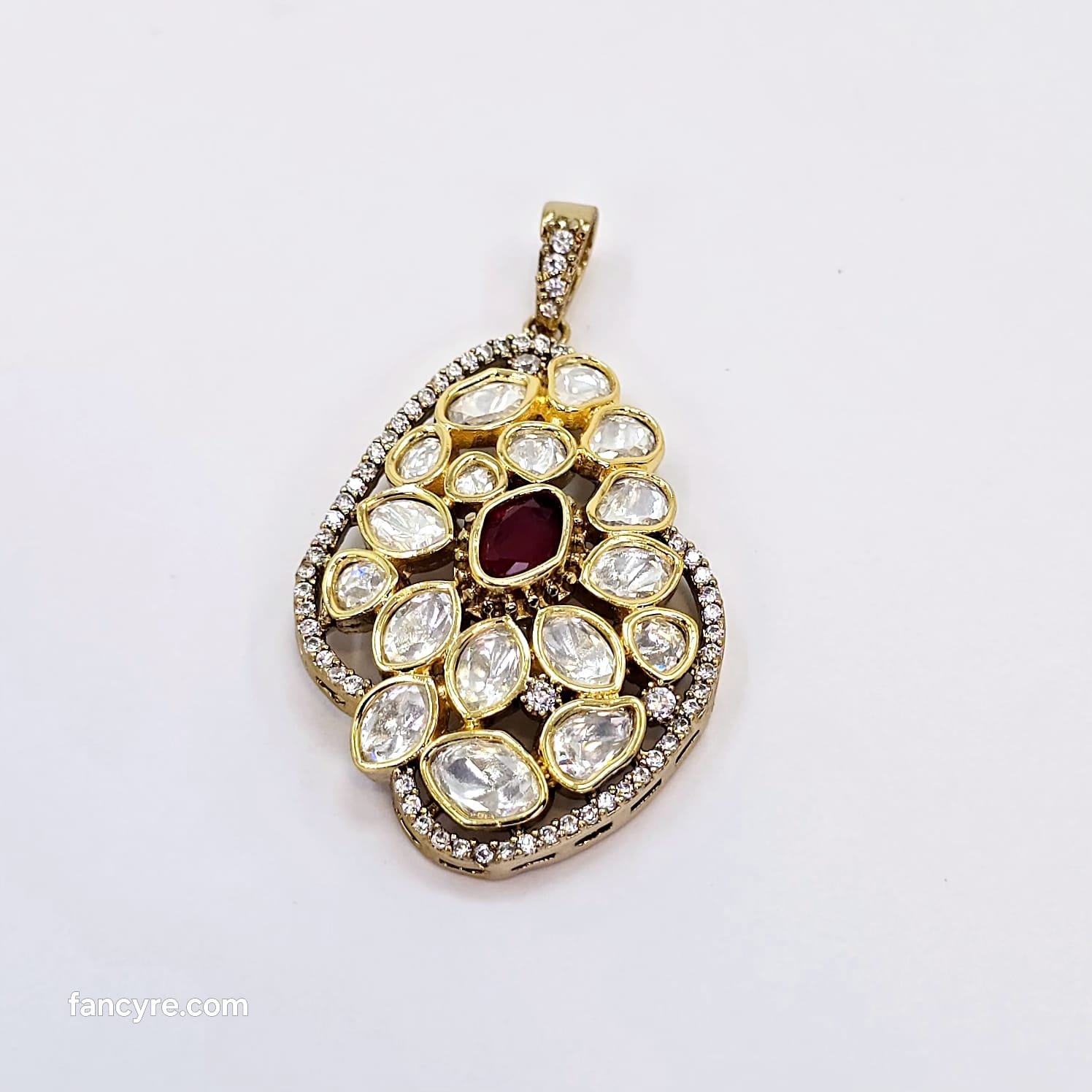 The Trinity Yellowgold A.D Pendant Earring