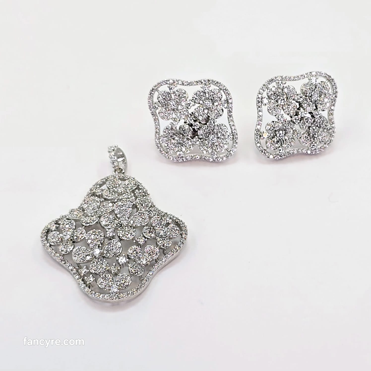 The Henri Whitegold A.D Pendant Earring
