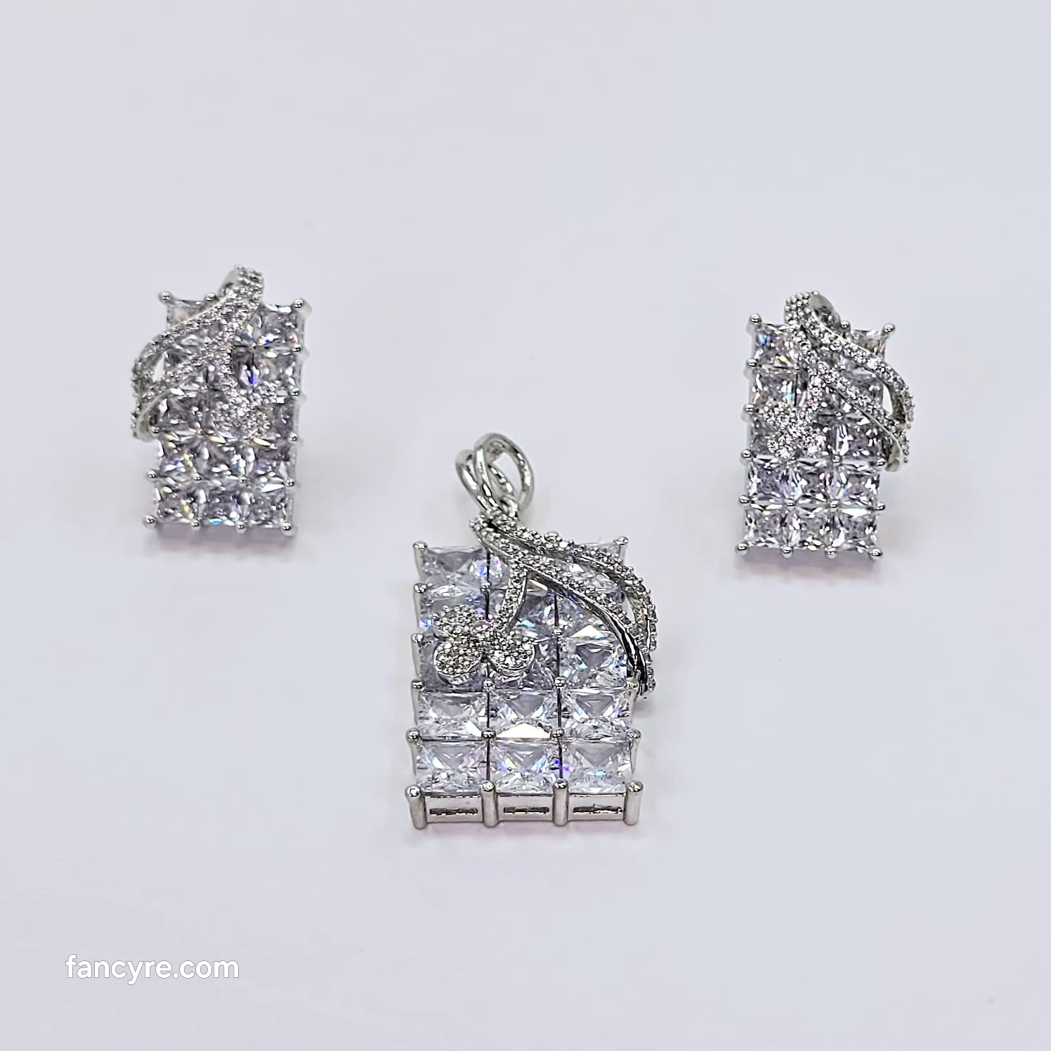 The Nayeli Whitegold A.D Pendant Earring