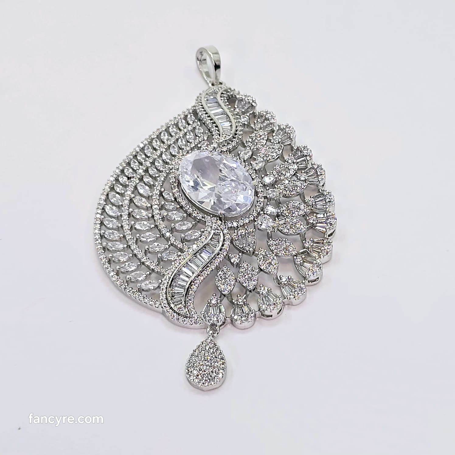 The Magnolia Whitegold A.D Pendant Earring