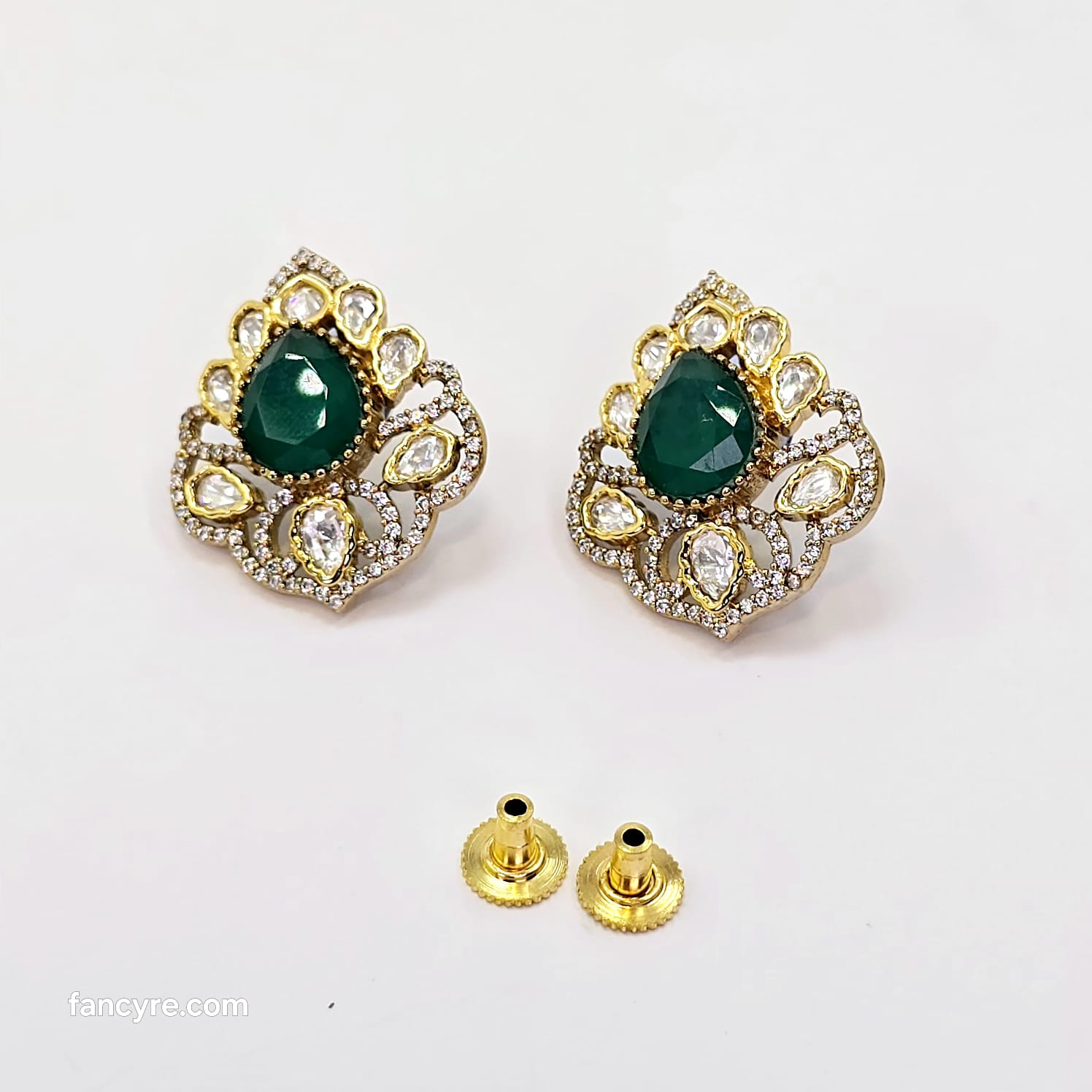 The Macy Yellowgold A.D Pendant Earring