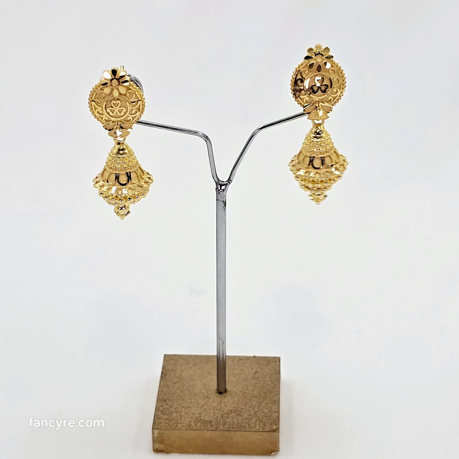 The Keshvi Goldforming Earring