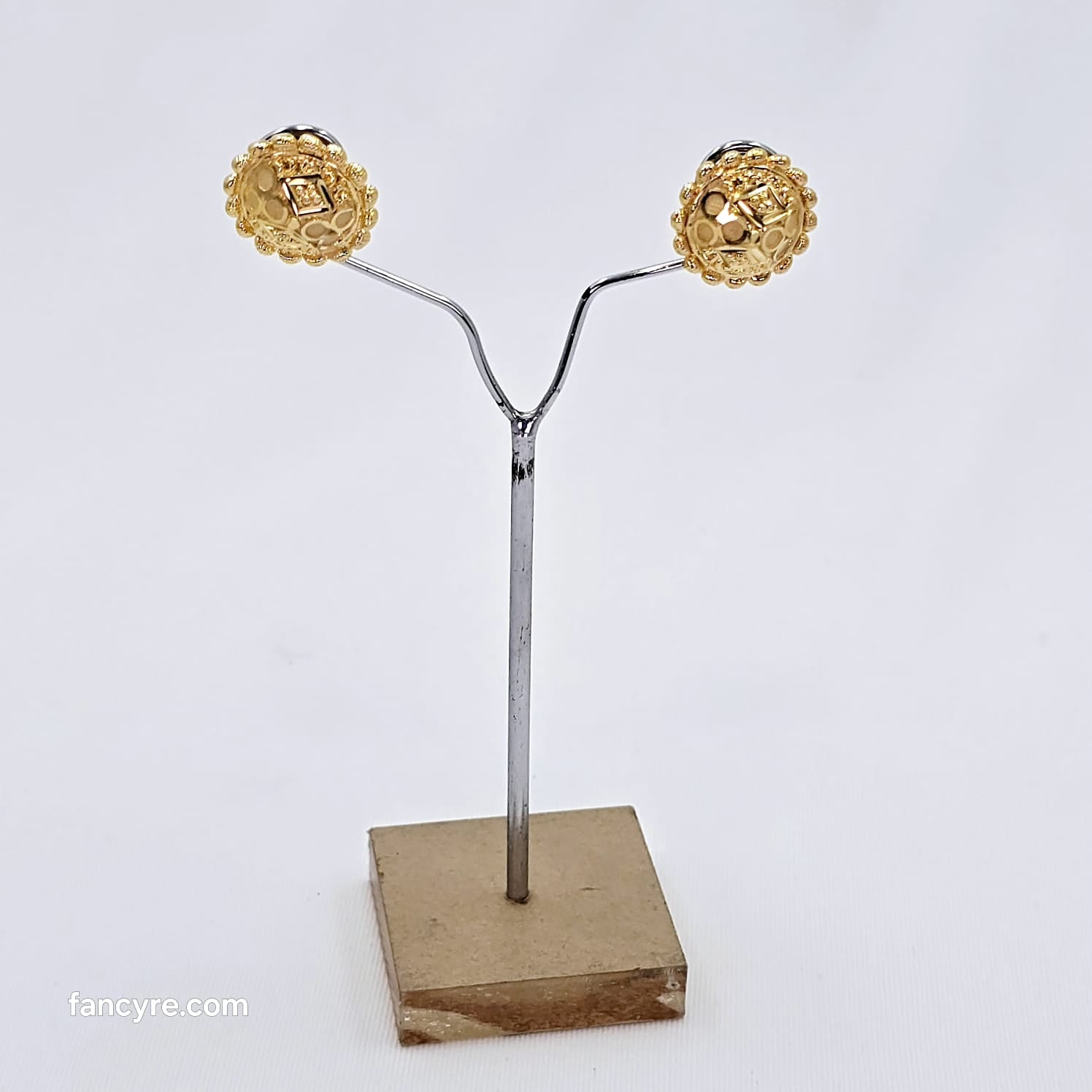 The Hemadri Goldforming Earring