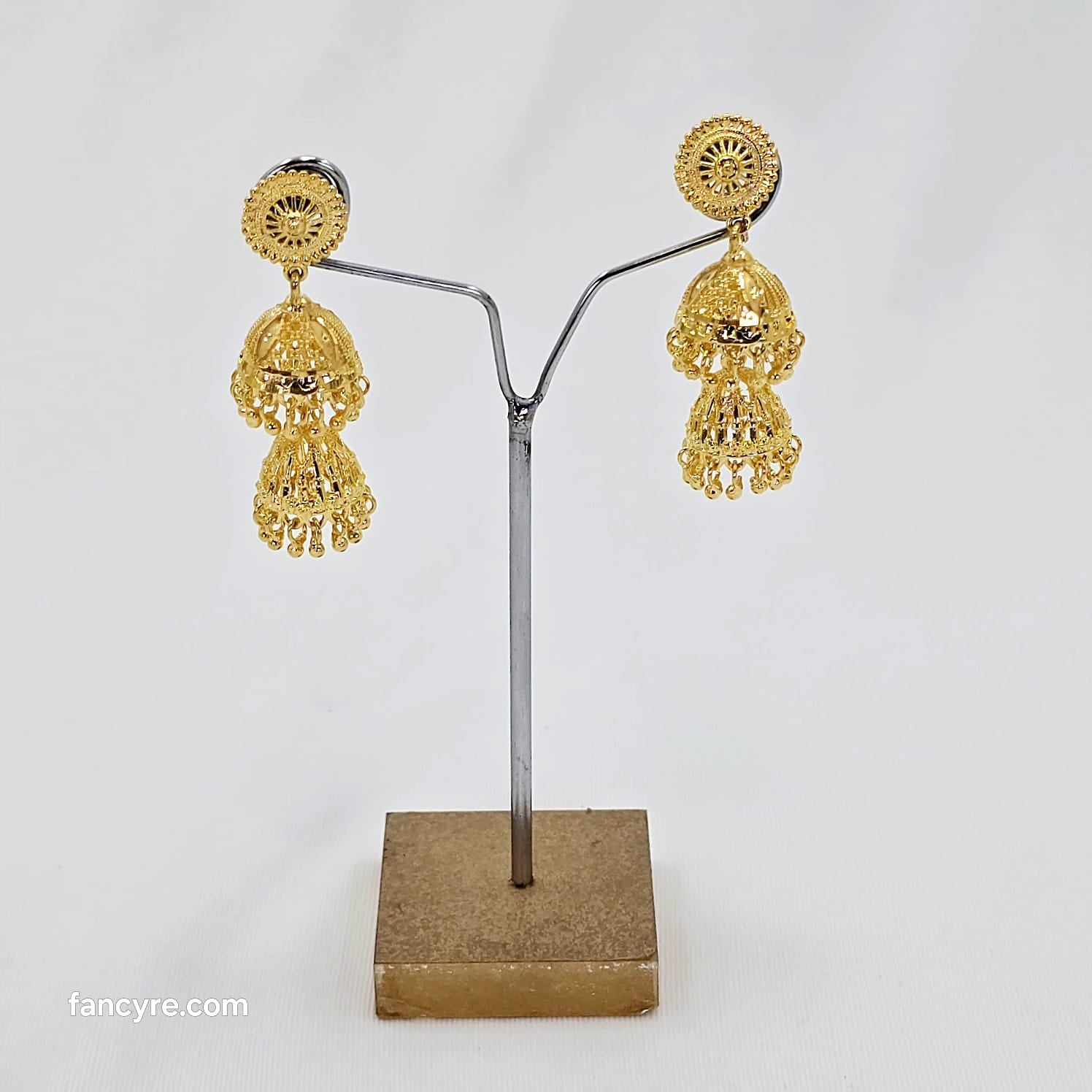 The Jashita Goldforming Earring
