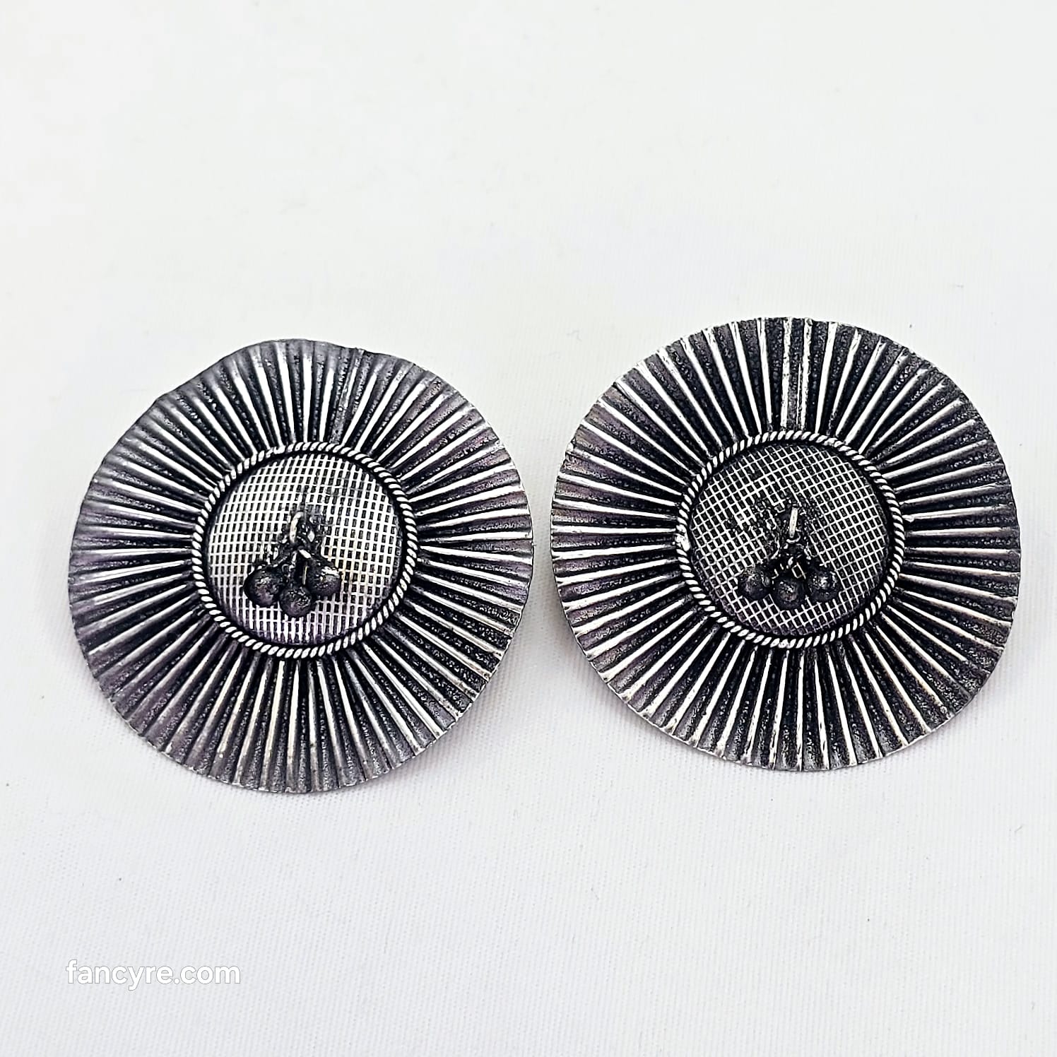 The Vivi Oxidized Earring