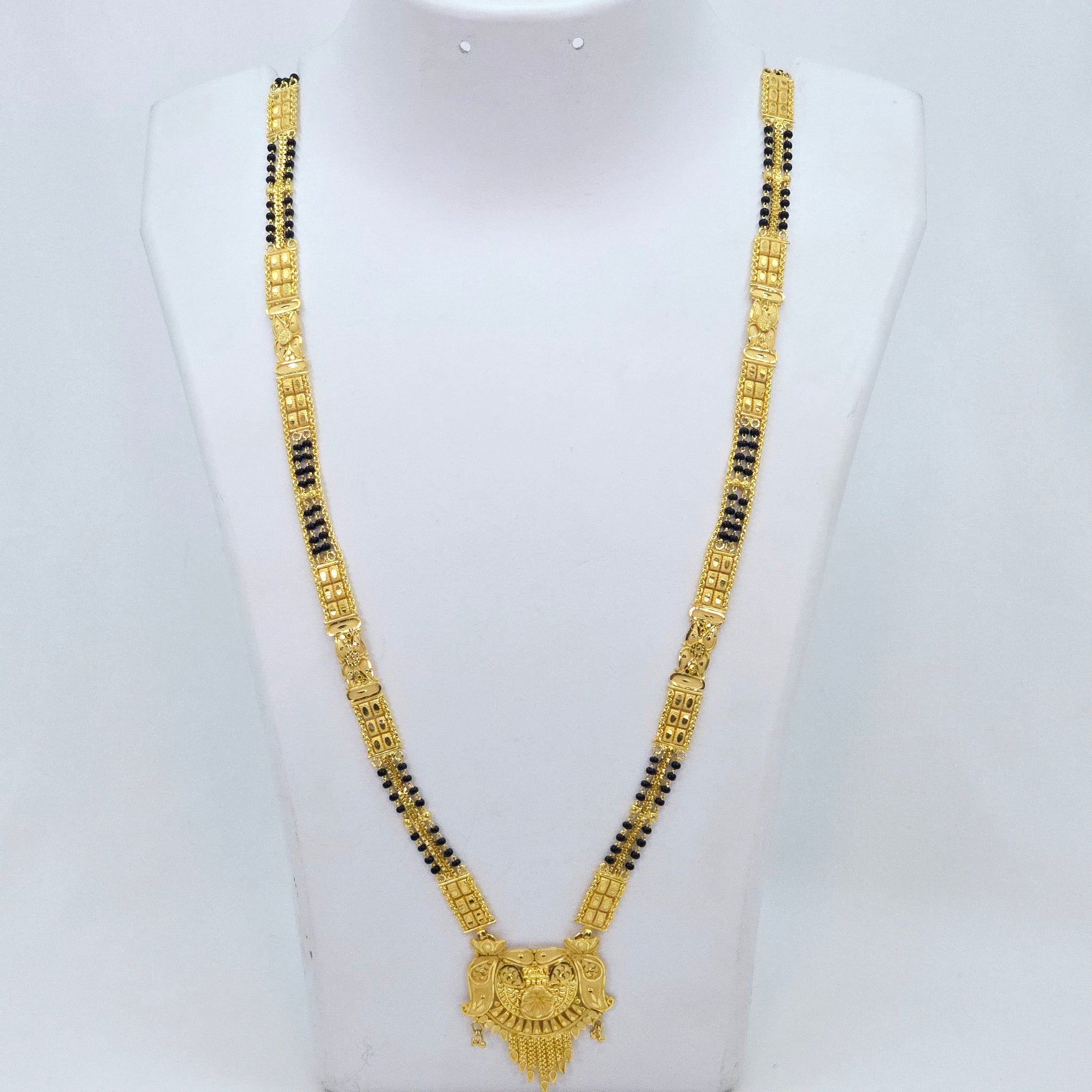 The Arpita Goldforming Mangalsutra