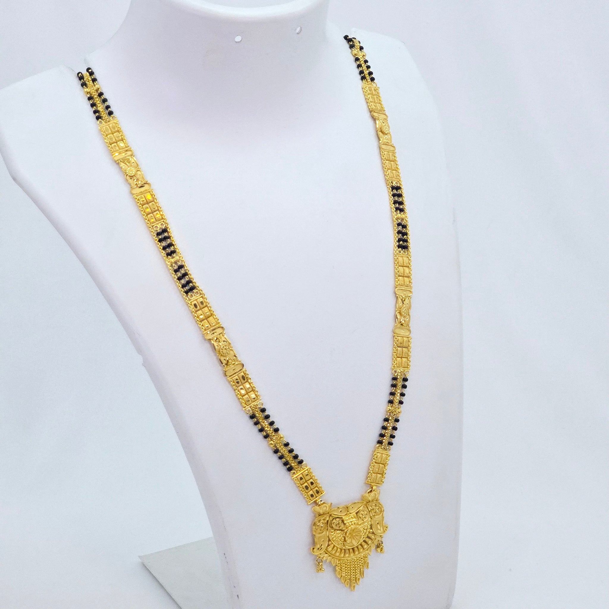 The Arpita Goldforming Mangalsutra