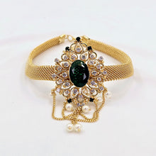 The Avnita Goldforming Bajubandh