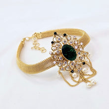 The Avnita Goldforming Bajubandh