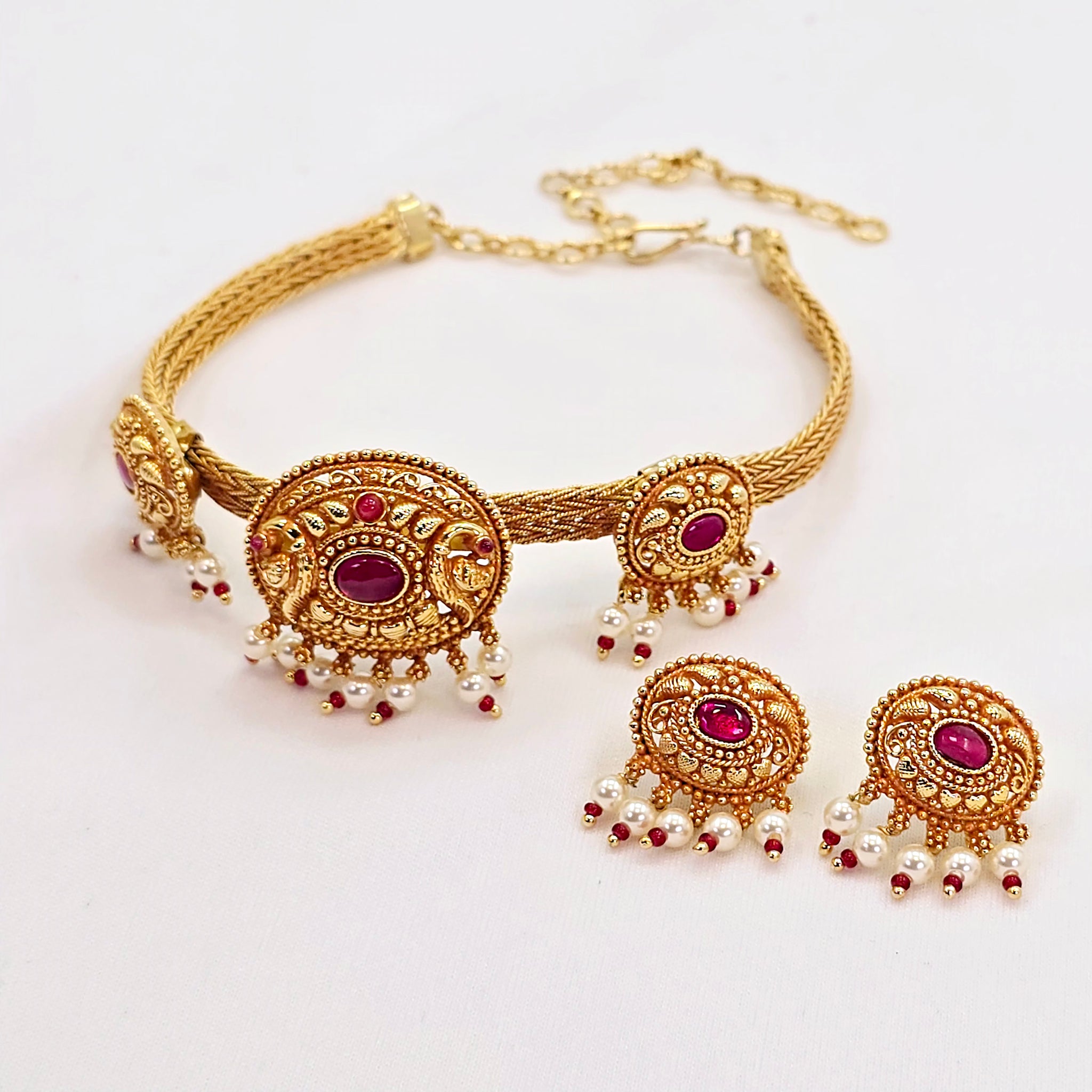 The Amoli Antique Goldforming Bajubandh