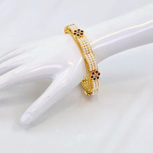 The Mridvika Moti Bangle