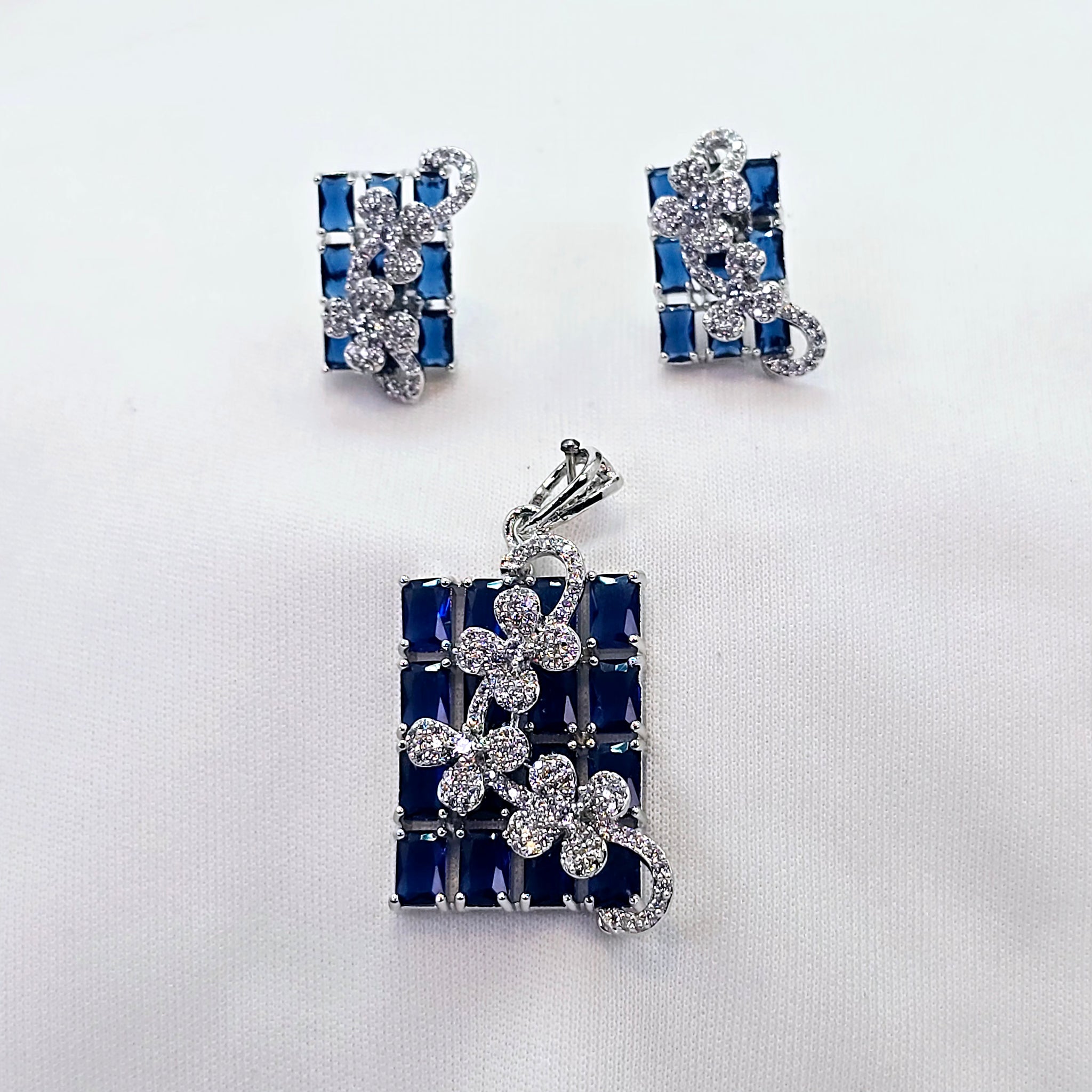 The Natalie Whitegold A.D Pendant Earring