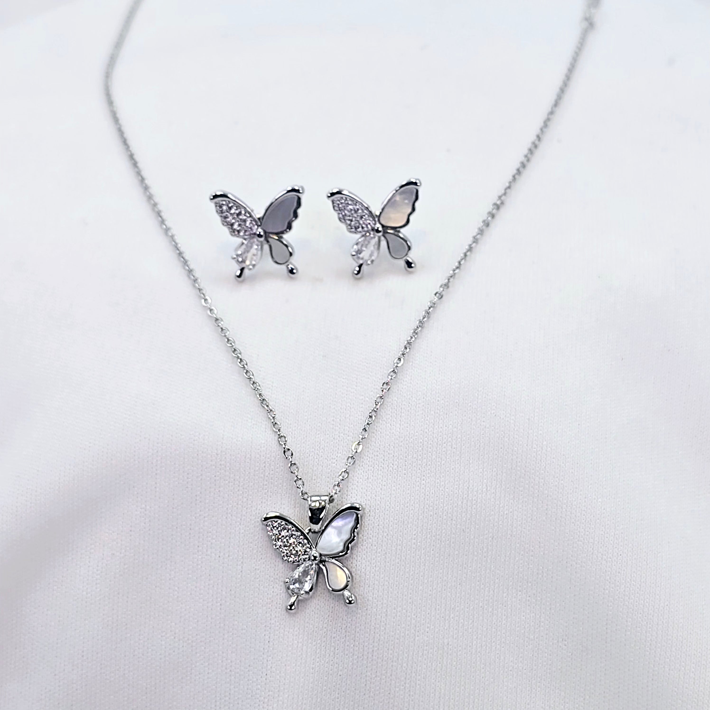 The Grace Whitegold A.D Pendant Earring Set