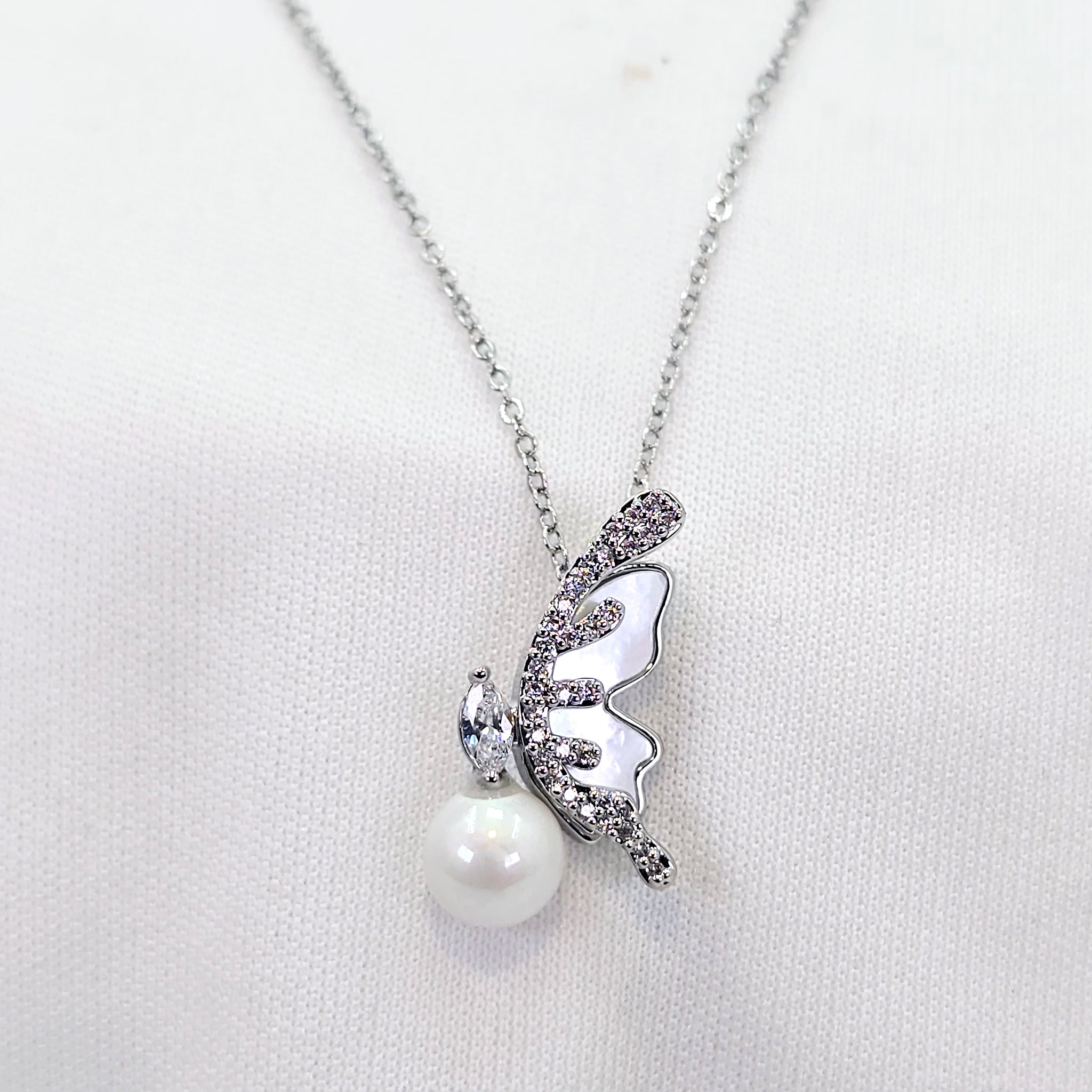 The Stella Whitegold A.D Pendant Earring Set