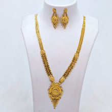 The Kusum Goldforming Necklace