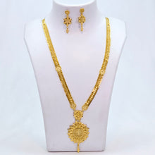 The Madhavi Goldforming Necklace