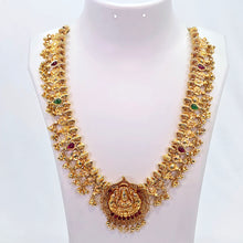 The Ruma Antique Goldforming Saaj