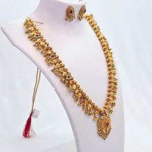 The Radha Antique Goldforming Saaj