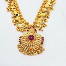 The Preksha Antique Goldforming Saaj