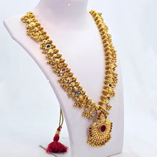 The Preksha Antique Goldforming Saaj