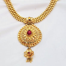 The Arnika Antique Goldforming Necklace