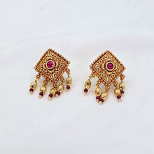 The Manavi Antique Goldforming Necklace