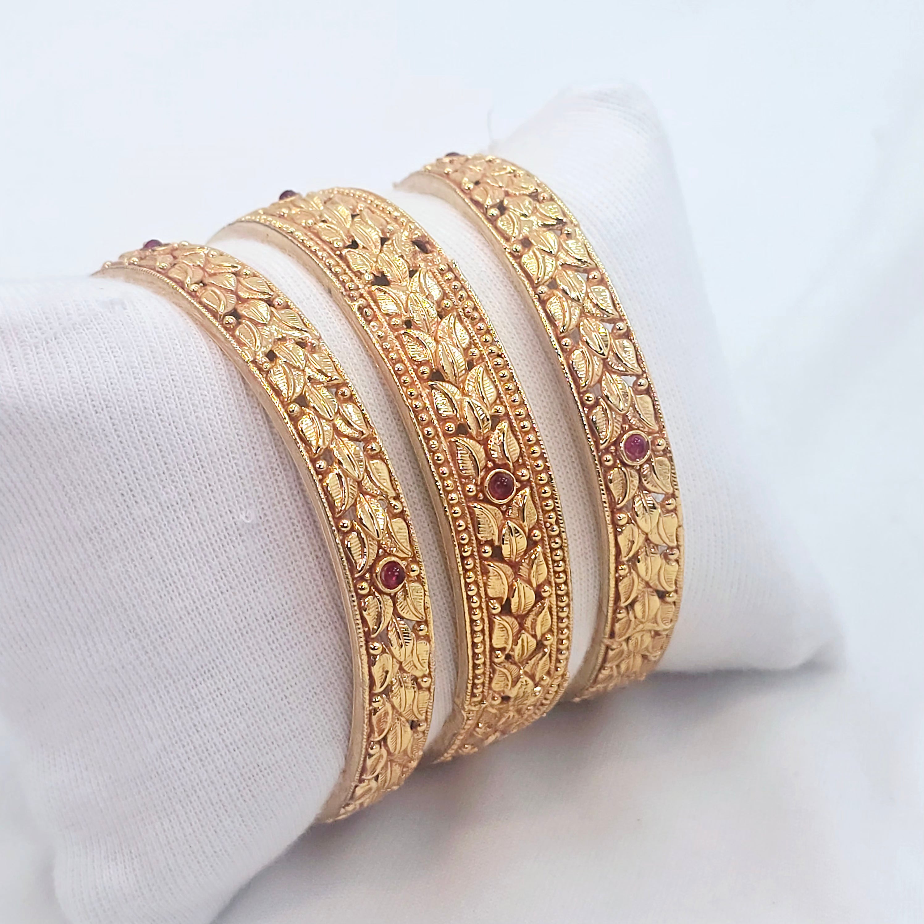 The Pranita Antique Goldforming Bangle