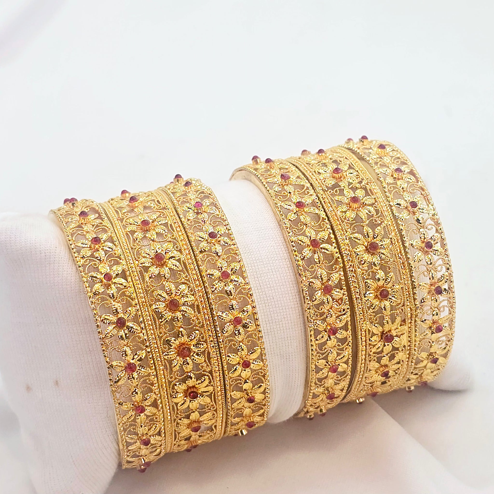 The Ruchi Antique Goldforming Bangle