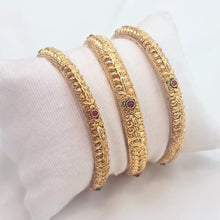 The Saisha Antique Goldforming Bangle