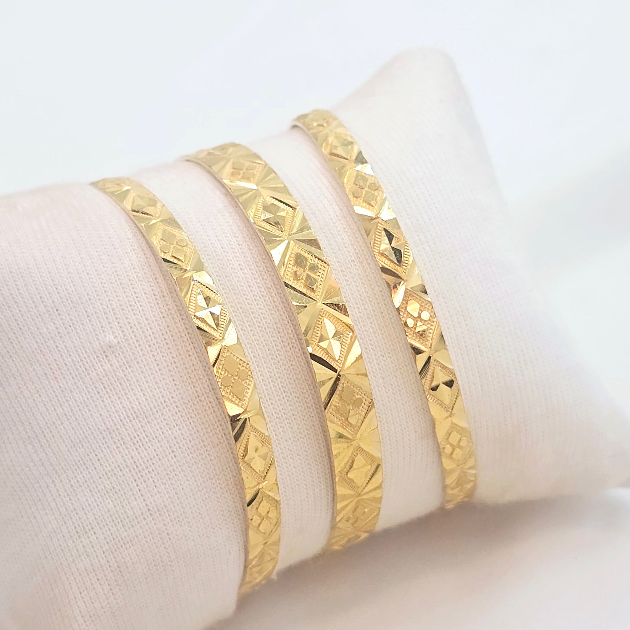 The Nishi Goldforming Bangle