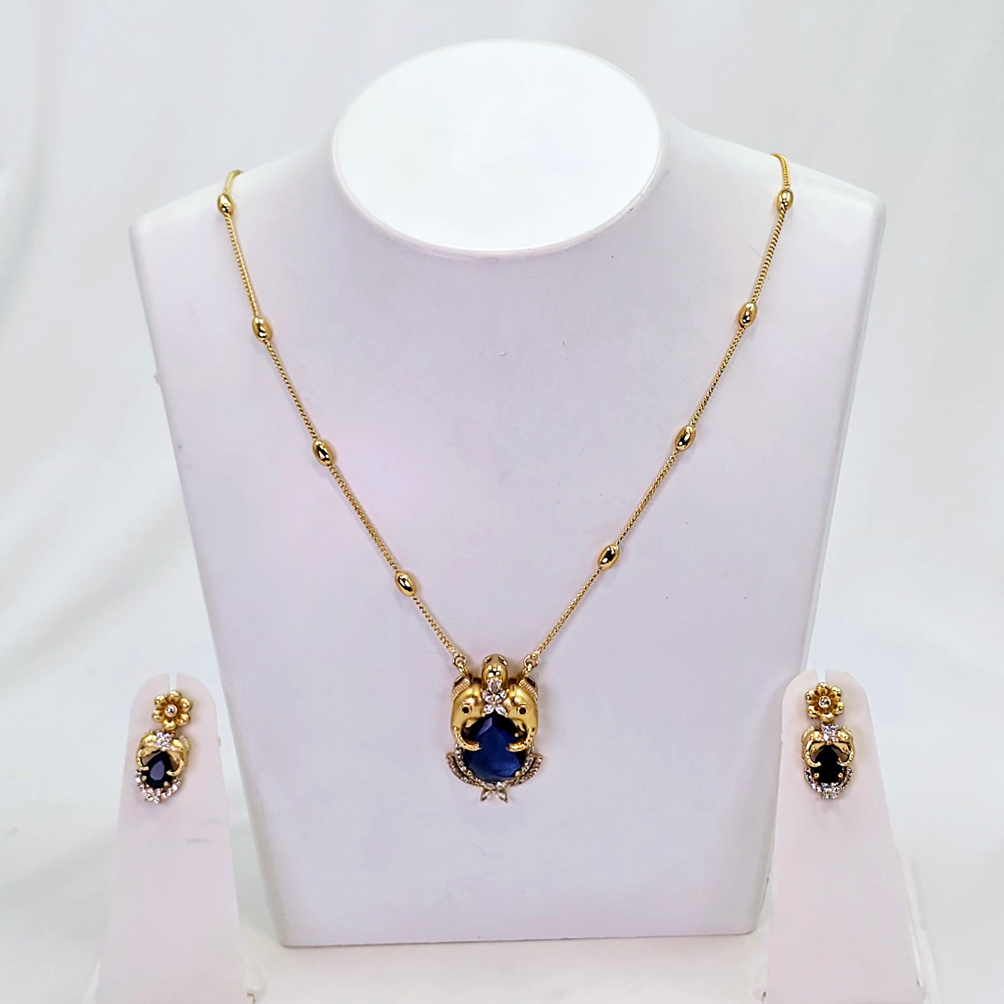 The Hirkani Kempu Pendant Earring Set