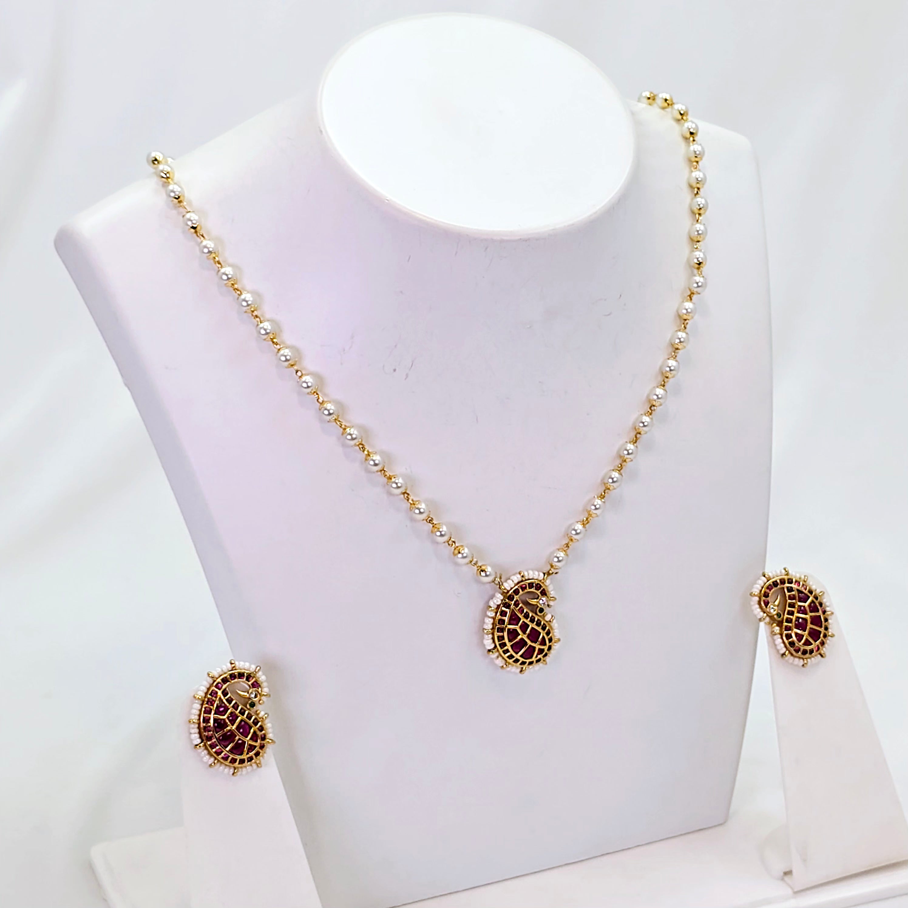 The Evara Kempu Necklace