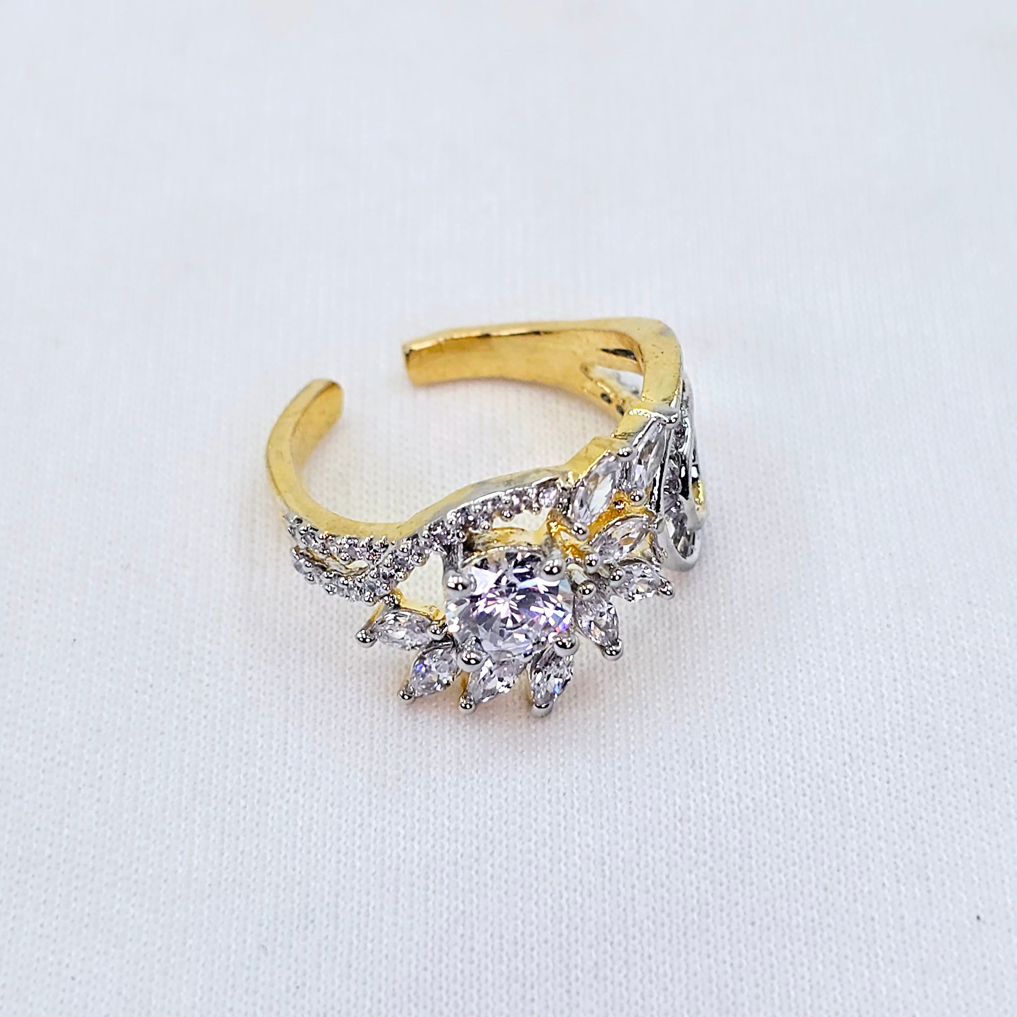 The Seleni Yellowgold A.D Ring