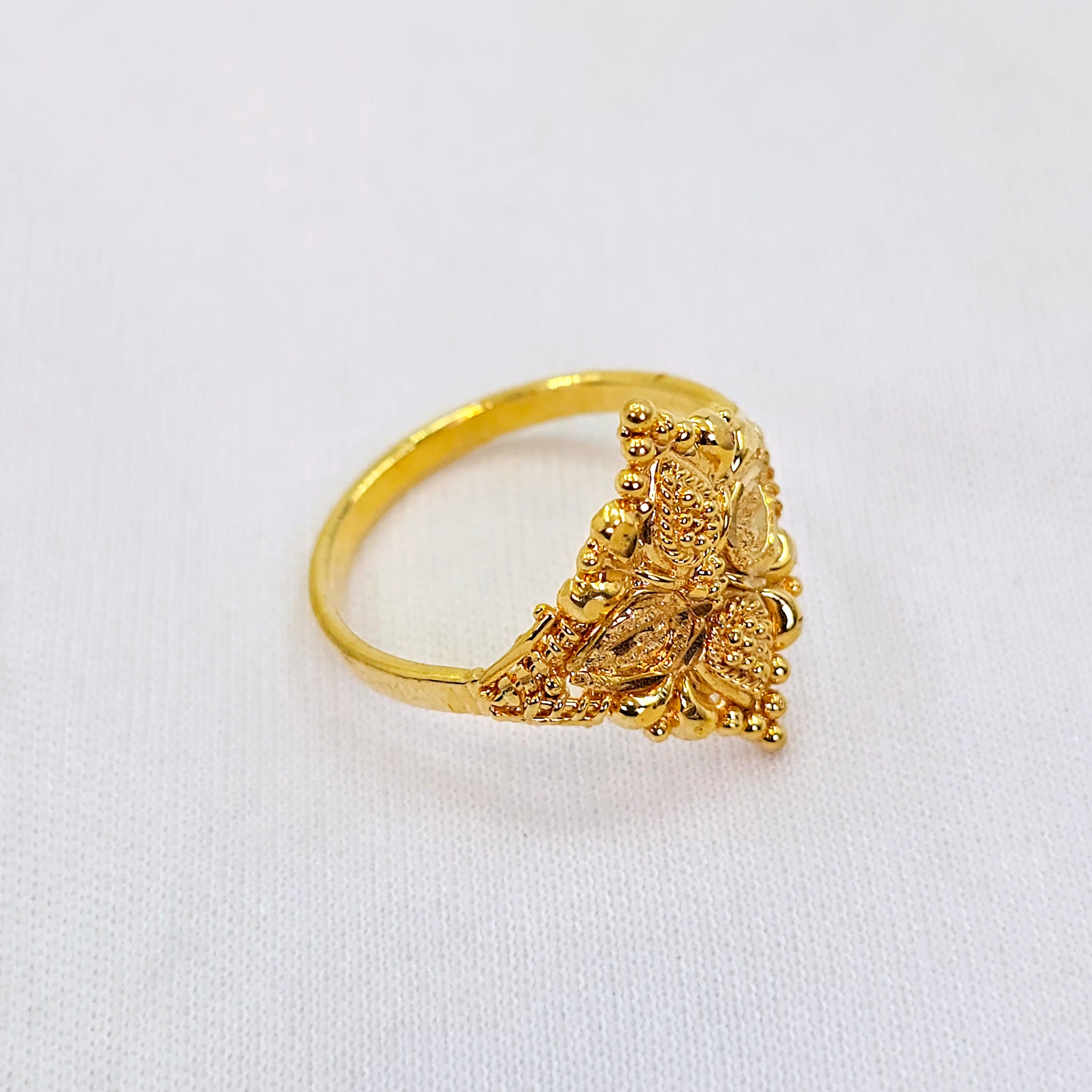The Prathana Goldforming Ring