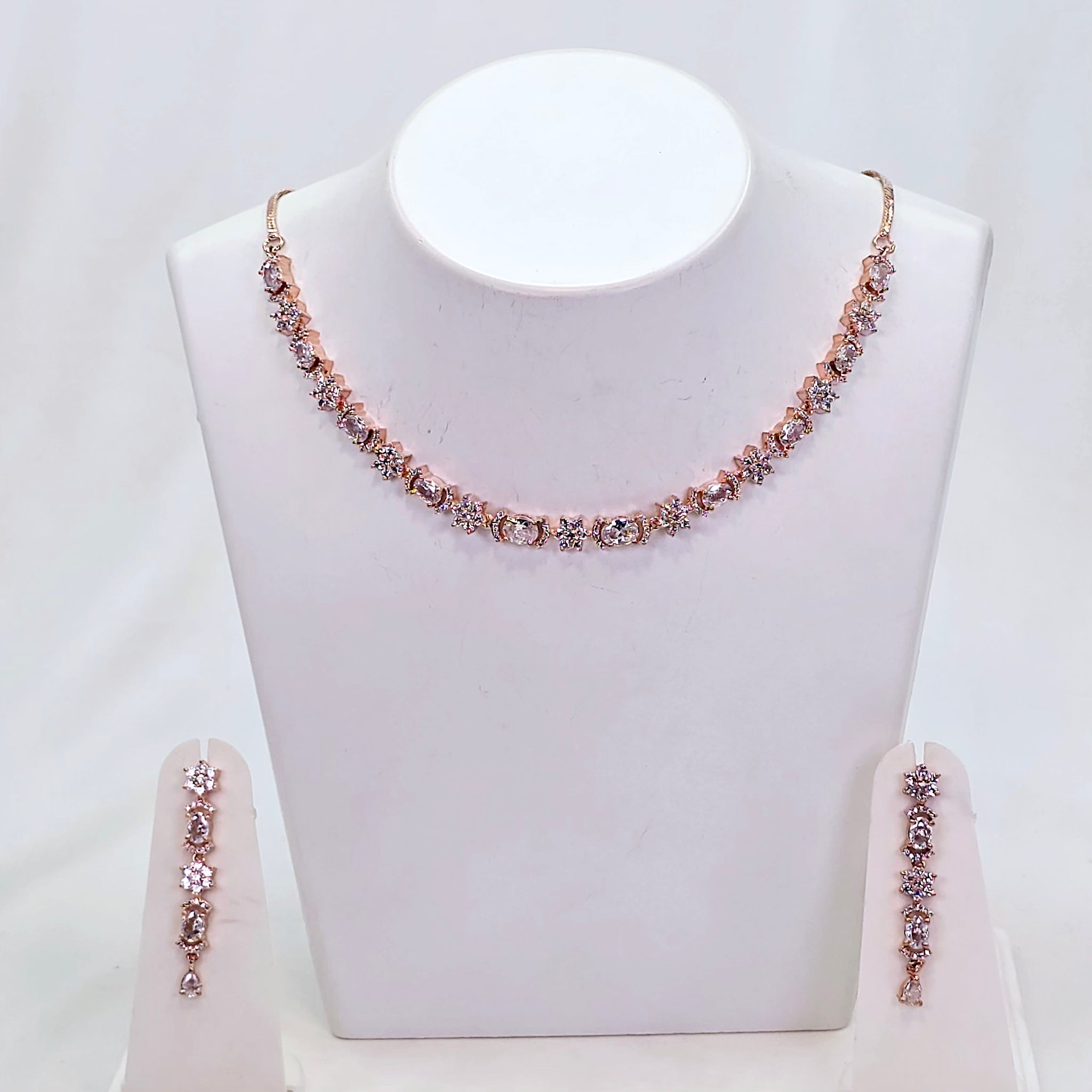 The Finch Rosegold A.D Necklace