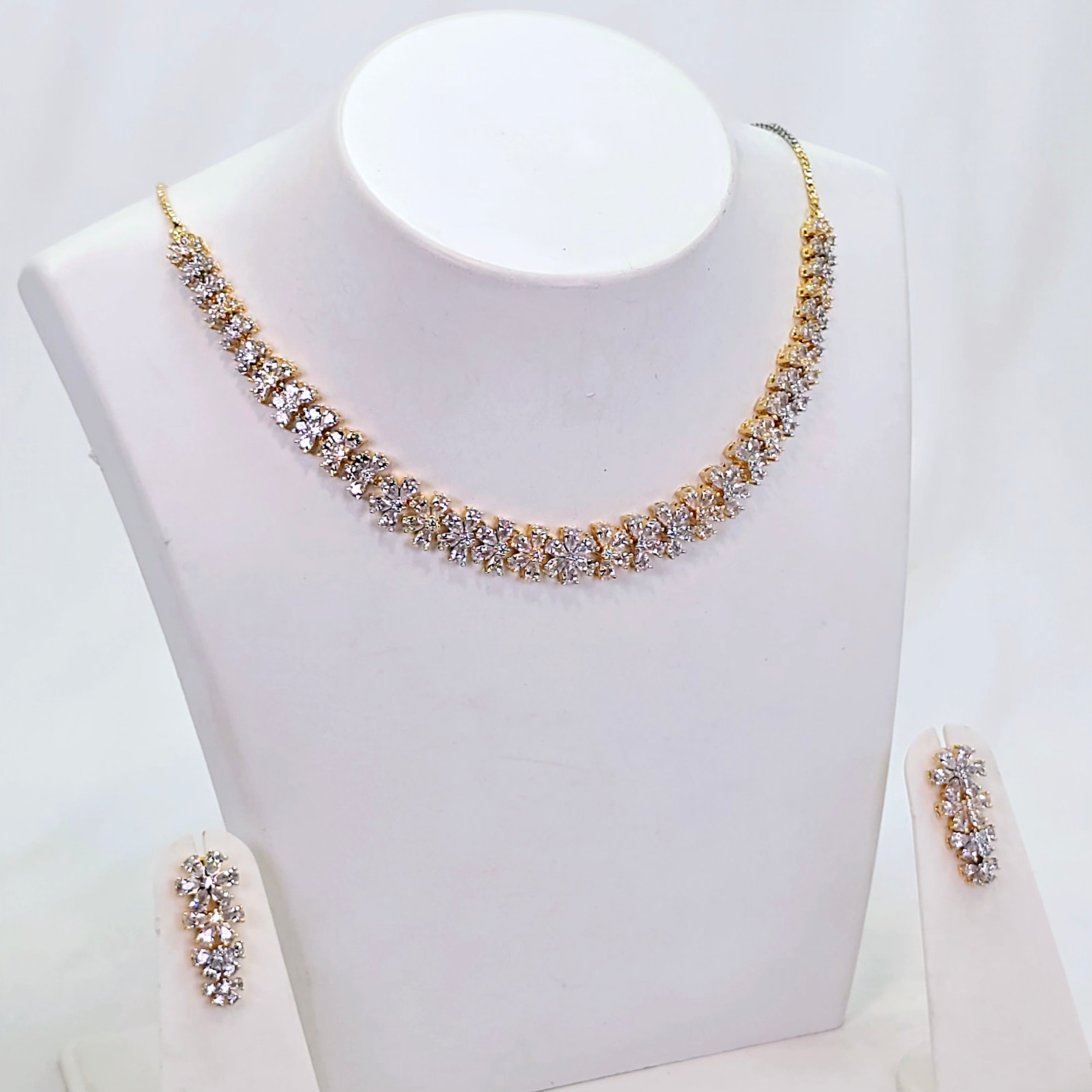 The Eliana Yellowgold A.D Necklace