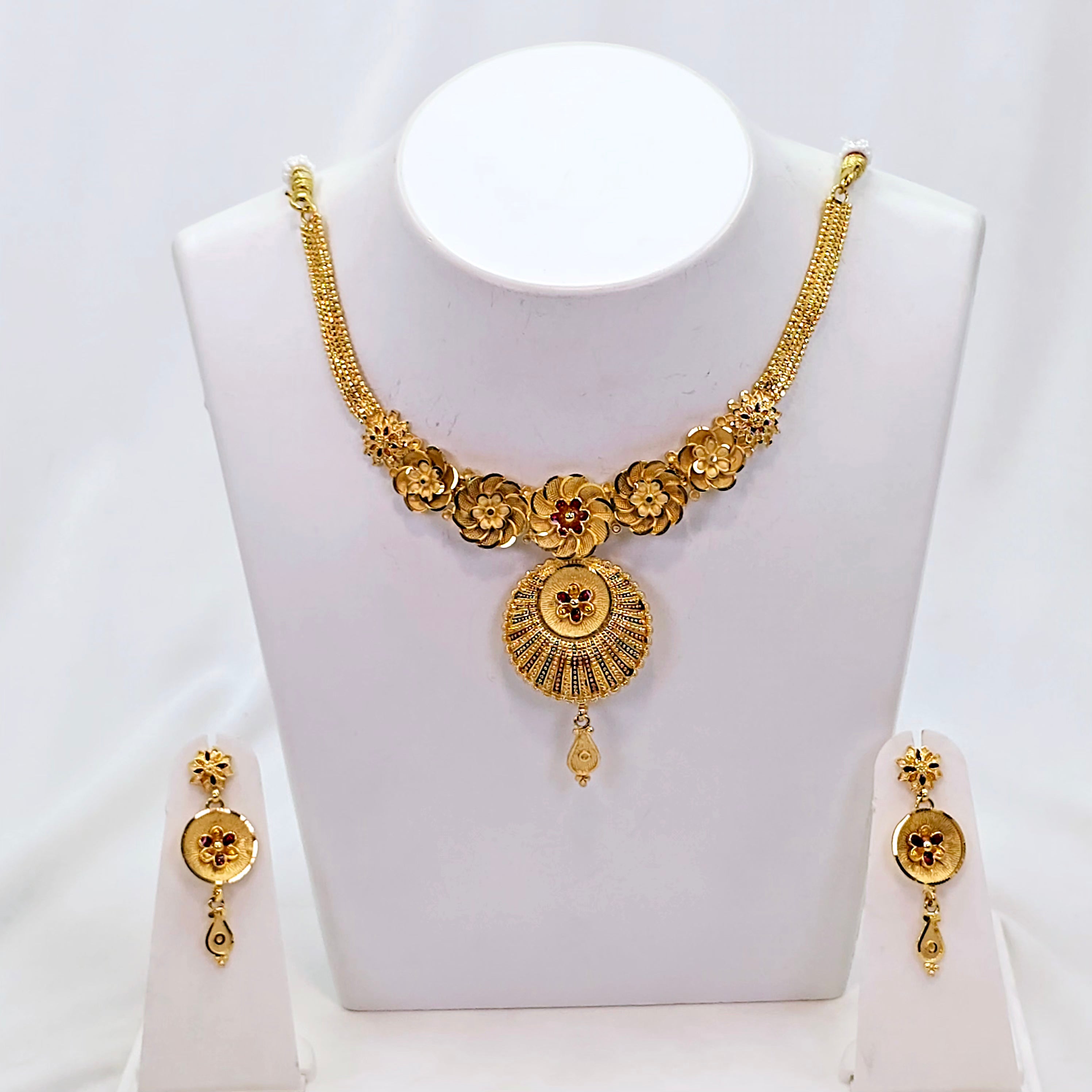 The Karina Goldforming Necklace