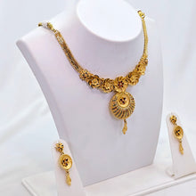 The Karina Goldforming Necklace