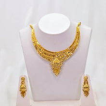 The Aara Goldforming Necklace