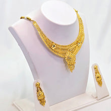 The Aara Goldforming Necklace