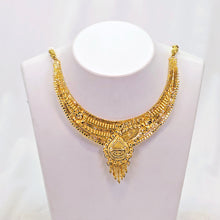 The Aara Goldforming Necklace