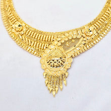 The Aara Goldforming Necklace