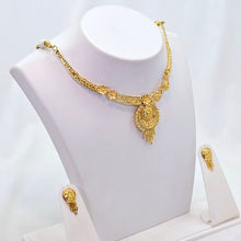 The Avisha Goldforming Necklace