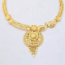 The Avisha Goldforming Necklace