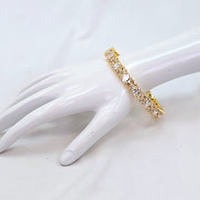 The Delyn Yellowgold A.D Bangle