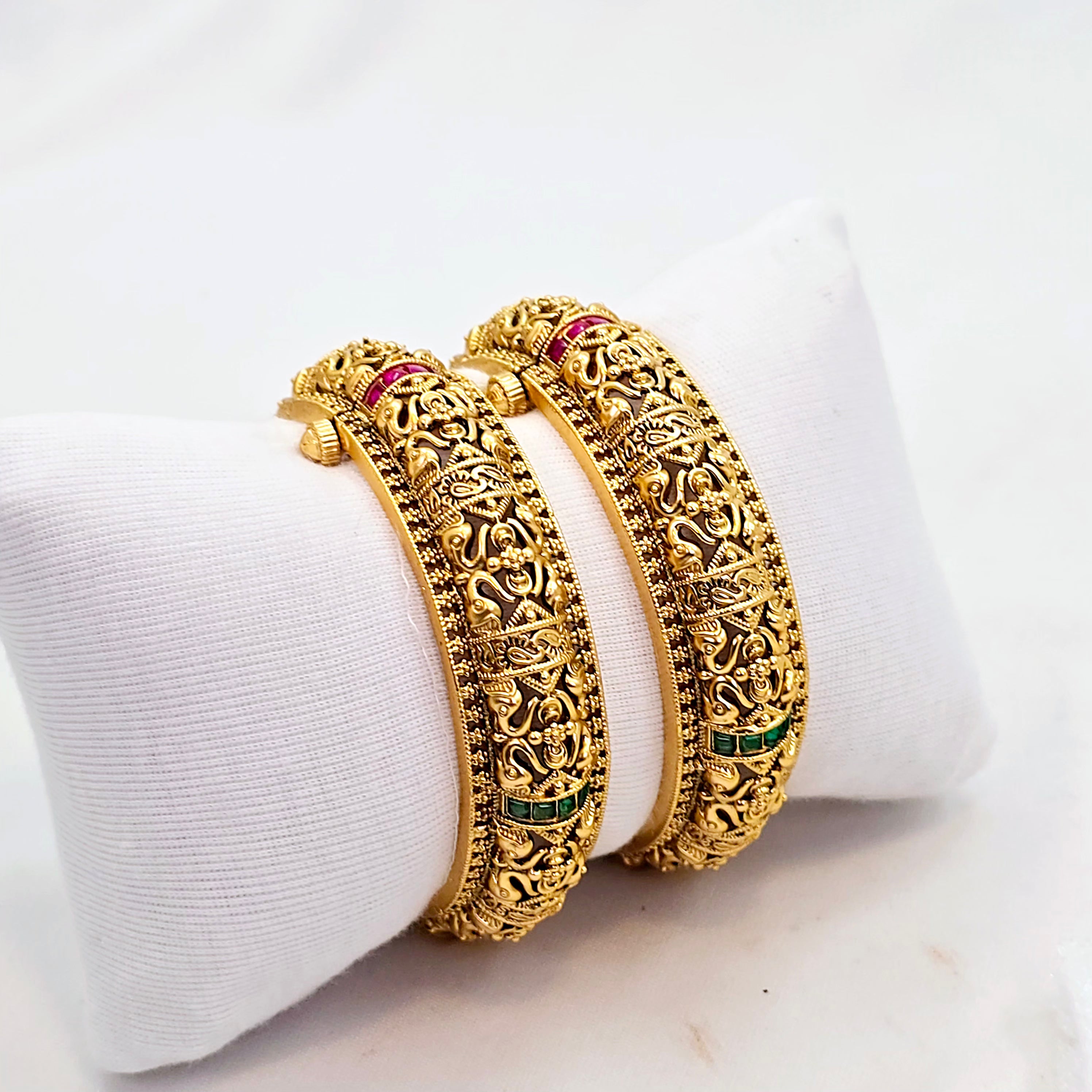 The Ikshana Rajwadi Bangle